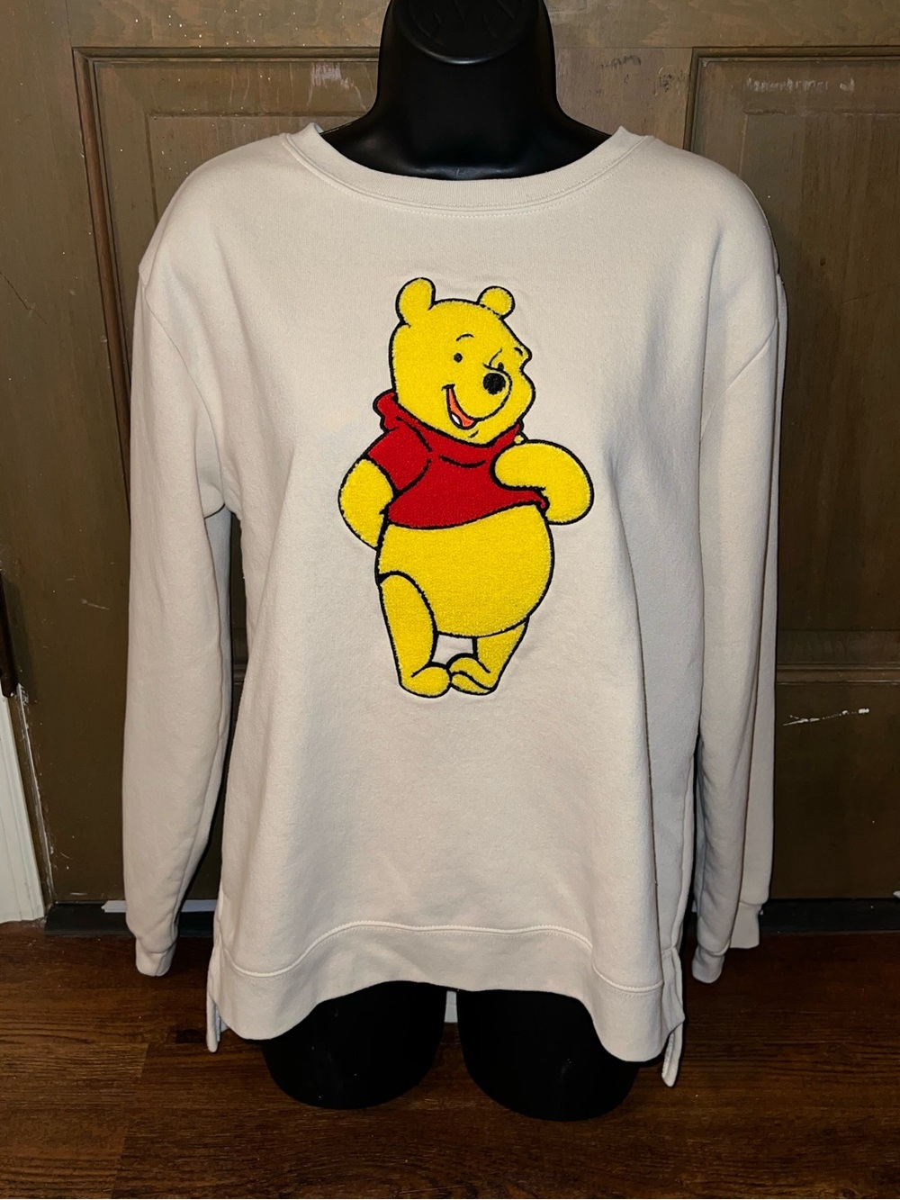 Disney Winnie the Pooh Ivory Embroidered Classic Crewneck Sweatshirt Size L - Picture 1 of 7